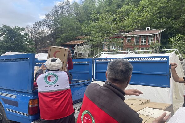 خدمات رسانی هلالاحمر در حریق امامزاده ابراهیم+ ویدئو خدمات رسانی هلالاحمر در حریق امامزاده ابراهیم+ ویدئو