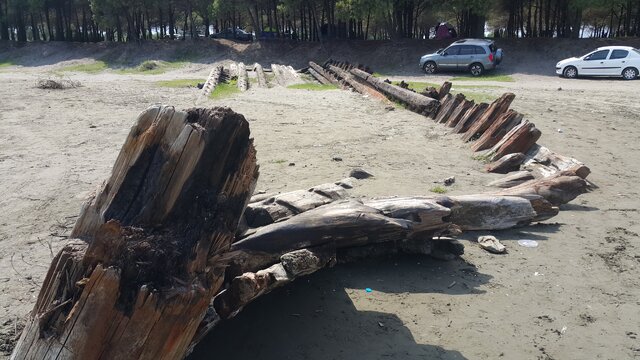 رهاشدن شناور ۲۰۰ ساله در ساحل کریم محله تالش