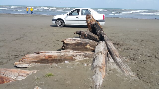 رهاشدن شناور ۲۰۰ ساله در ساحل کریم محله تالش