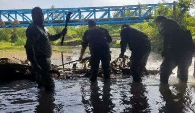 سدهای کلهام در رودخانه مرداب شهرستان مرزی آستارا پاکسازی شد