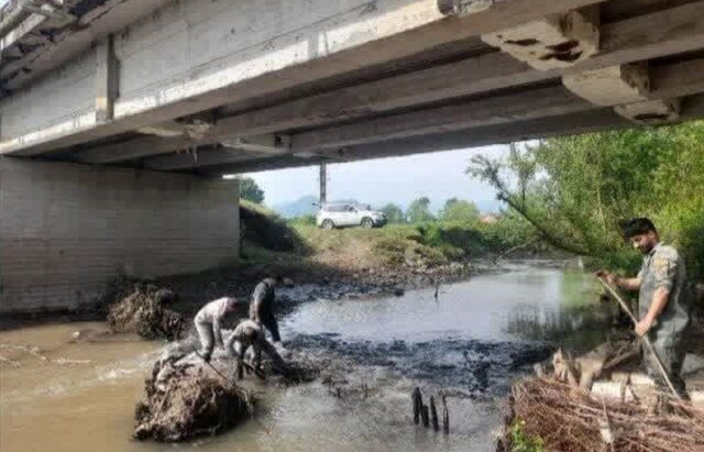 سدهای کلهام در رودخانه مرداب شهرستان مرزی آستارا پاکسازی شد
