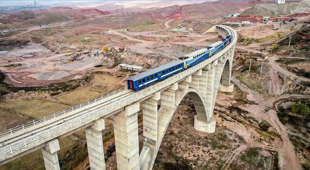 پیشفروش بلیت قطارهای مسافریِ خرداد ماه آغاز شد پیشفروش بلیت قطارهای مسافریِ خرداد ماه آغاز شد