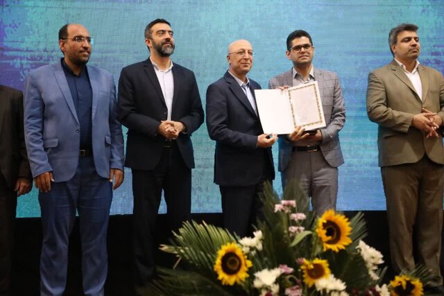 تجلیل از روابط عمومی دانشگاه گیلان به عنوان پژوهشگر برتر