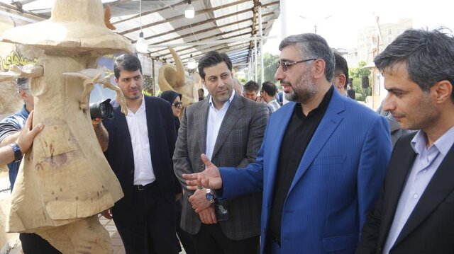 نخستین جشنواره مجسمههای چوبی لاهیجان پایان یافت