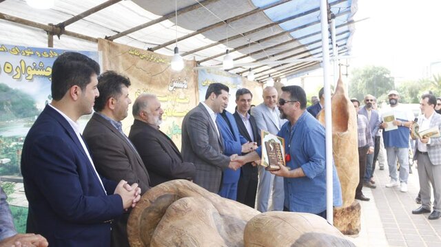 نخستین جشنواره مجسمههای چوبی لاهیجان پایان یافت