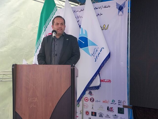 میزبانی دانشگاه آزاد بندرانزلی از ۳۵ شرکت صنعتی