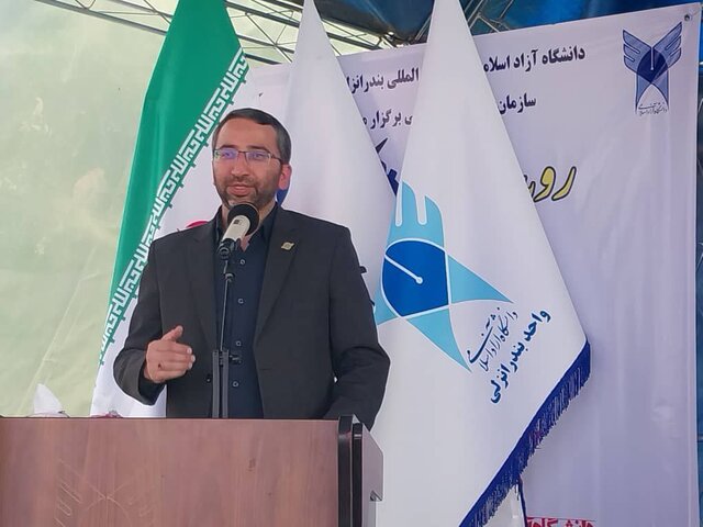 میزبانی دانشگاه آزاد بندرانزلی از ۳۵ شرکت صنعتی