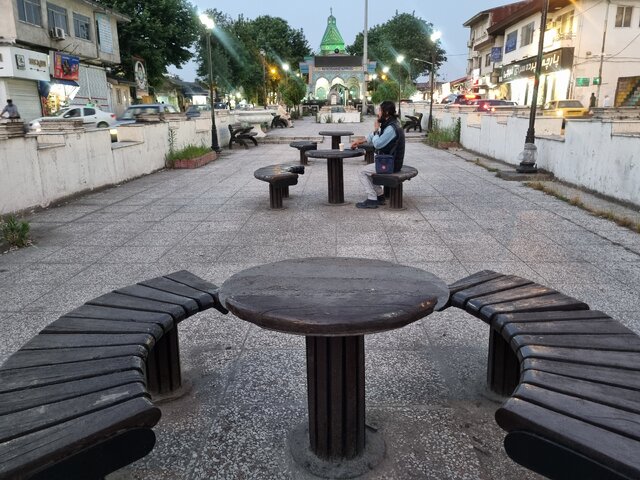 میدانی متبرک به مزار پارسایی