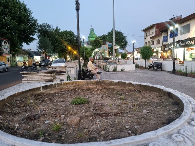 میدانی متبرک به مزار پارسایی