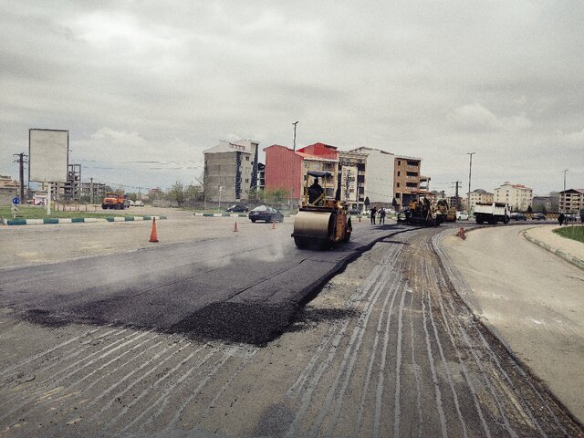 آسفالت معابر اصلی شهرک مهر رشت ادامه مییابد