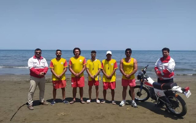 گشت خودرویی هلال احمر در سواحل بندرانزلی