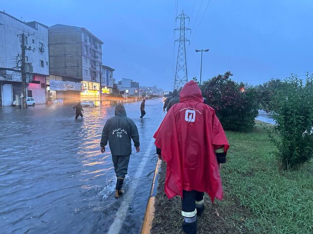 رفع آبگرفتگی و بازگشایی معابر شهر لاهیجان