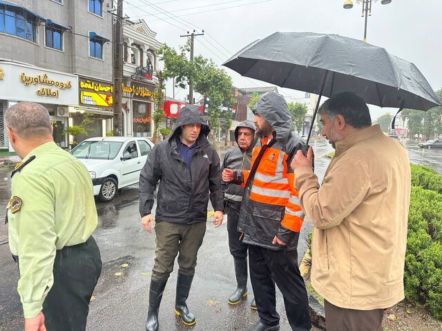 رفع آبگرفتگی و بازگشایی معابر شهر لاهیجان