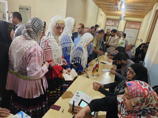 حضور گرم و پرشور مردم رودسر در شعب اخذ رأی