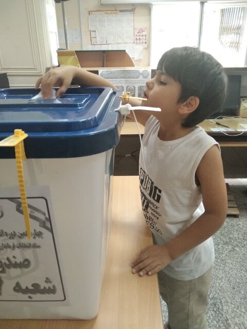 حضور مردم در انتخابات در شهر ساحلی بندرانزلی