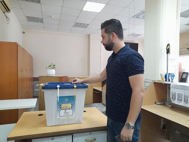 حضور مردم در انتخابات در شهر ساحلی بندرانزلی
