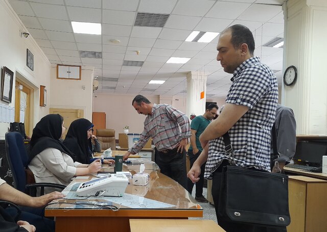 حضور مردم در انتخابات در شهر ساحلی بندرانزلی حضور مردم در انتخابات در شهر ساحلی بندرانزلی