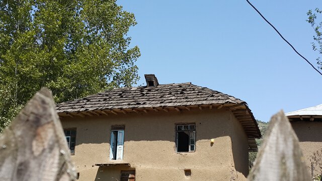 خطر سیلاب در یک قدمی مسجد تاریخی شیرخان