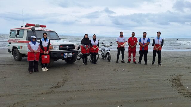 نجات ۳ غریق در سواحل بندرانزلی