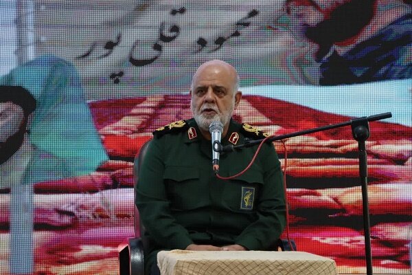 شهید مدافع حرم شهید مدافع ایران و انقلاب و ملت است شهید مدافع حرم شهید مدافع ایران و انقلاب و ملت است