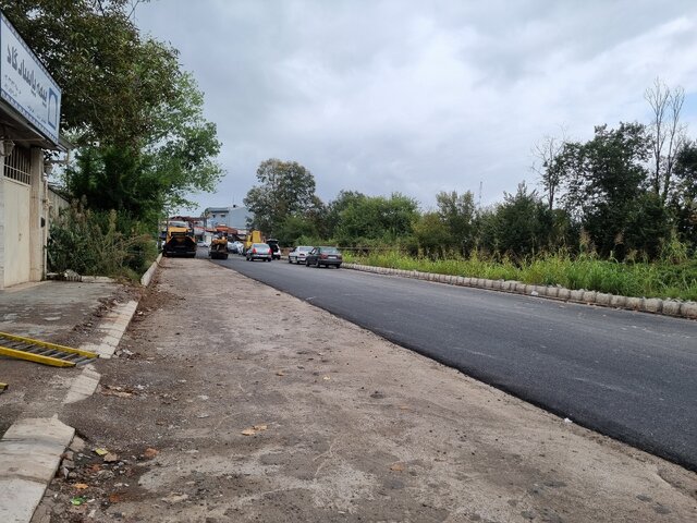 آسفالت کنارگذر جدید رشت در حریم کانال ژ۵ آغاز شد