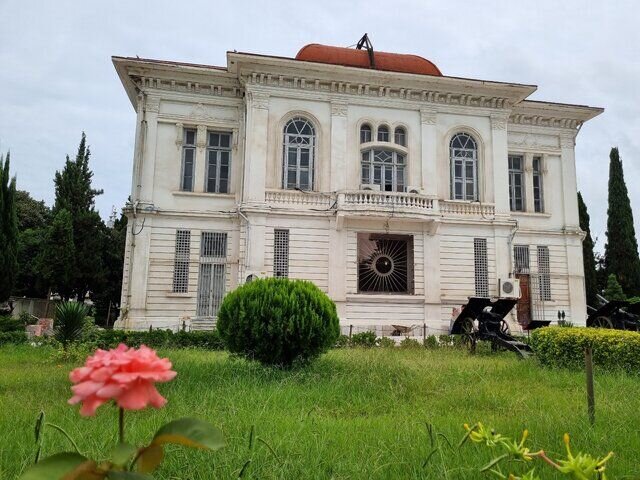 کاخموزه بندرانزلی؛ گنجینهای در دل دریا و تالاب کاخموزه بندرانزلی؛ گنجینهای در دل دریا و تالاب