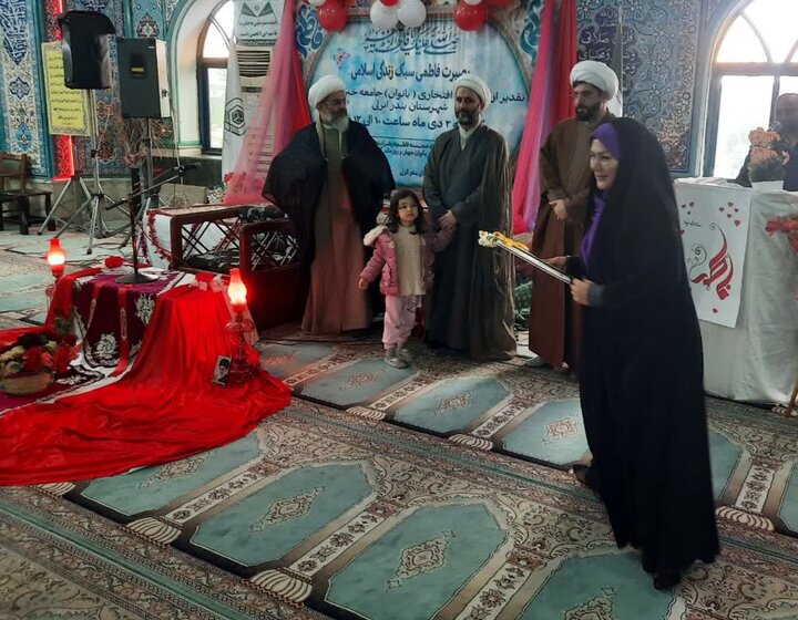 زنان خانهدار نقش خود را در جامعهسازی دستکم نگیرند