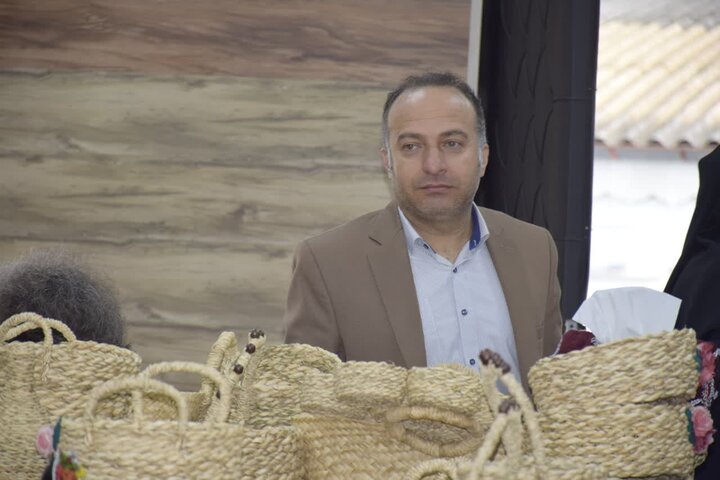 برگزاری نمایشگاه دستاوردهای سنتی و فرهنگی سوادآموزان گیلان