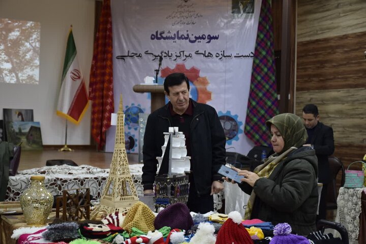 برگزاری نمایشگاه دستاوردهای سنتی و فرهنگی سوادآموزان گیلان