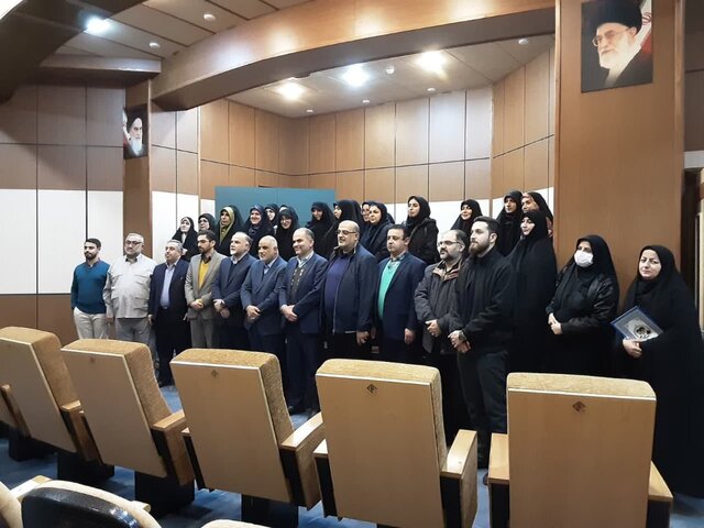 رسانهها به رشد و توسعه جامعه کمک میکنند