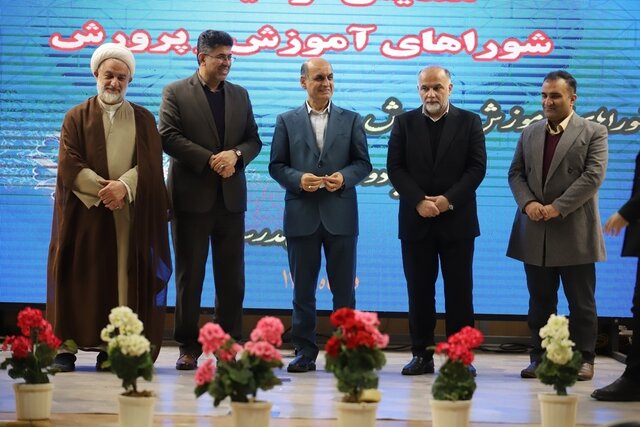 نهادها باید امکانات خود را به سهولت در اختیار دانشآموزان قرار دهند