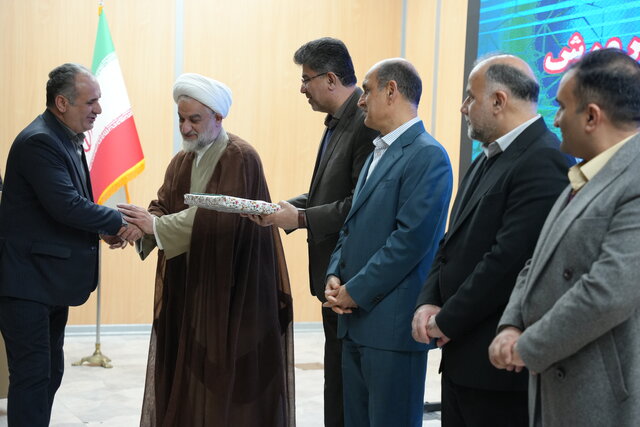 نهادها باید امکانات خود را به سهولت در اختیار دانشآموزان قرار دهند