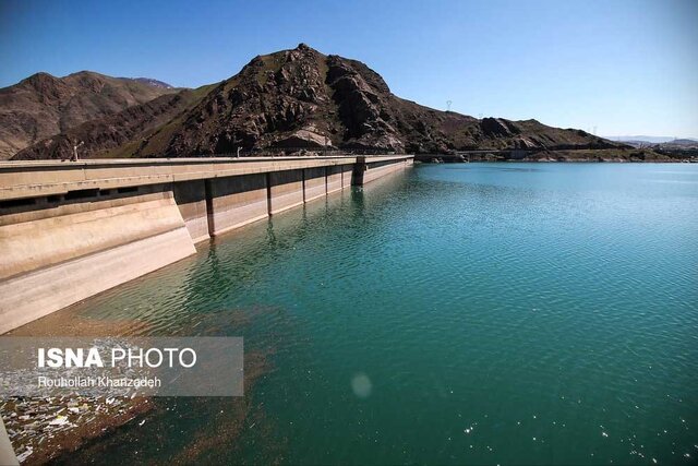 لزوم ذخیره آب های سطحی و ممانعت از ورود آنها به دریا