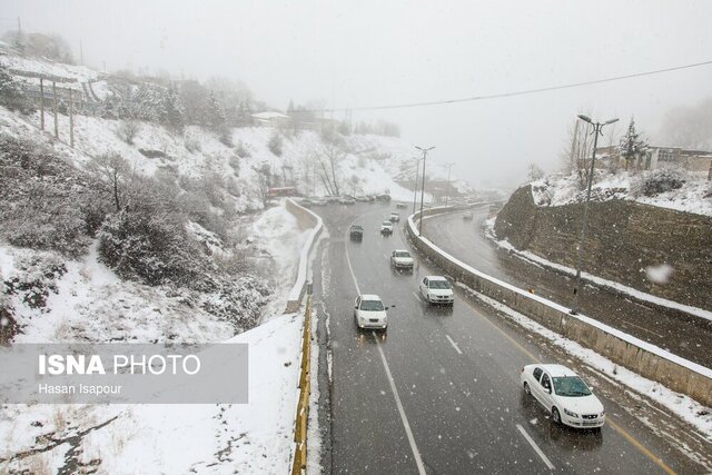 آغاز بارش برف در محورهای مواصلاتی ۶ شهرستان استان گیلان