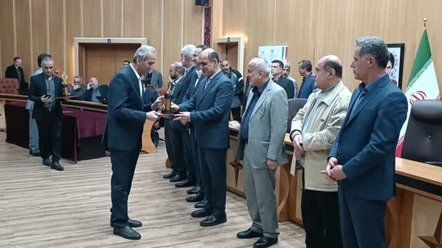 ۲۹ واحد صنعتی، معدنی و صادراتی نمونه گیلان تجلیل شدند ۲۹ واحد صنعتی، معدنی و صادراتی نمونه گیلان تجلیل شدند