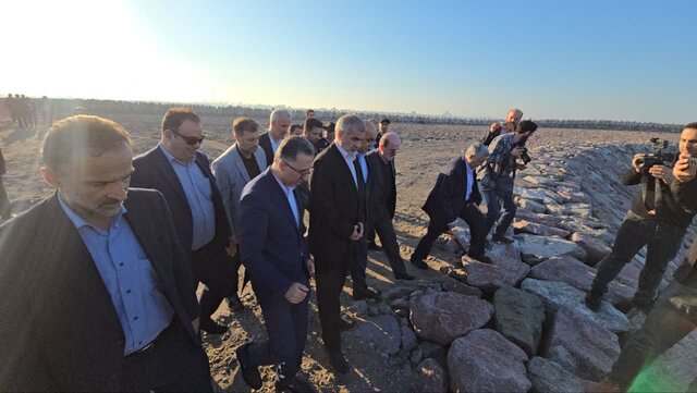 پیگیر فاضلاب و زباله گیلان هستیم/ زمین و تسهیلات به سرمایه گذاران بندر چمخاله داده میشود