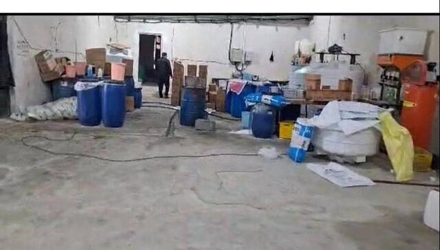 عکس آرشیوی است کشف کارگاه تولید اقلام تقلبی لوازم بهداشتی در رشت