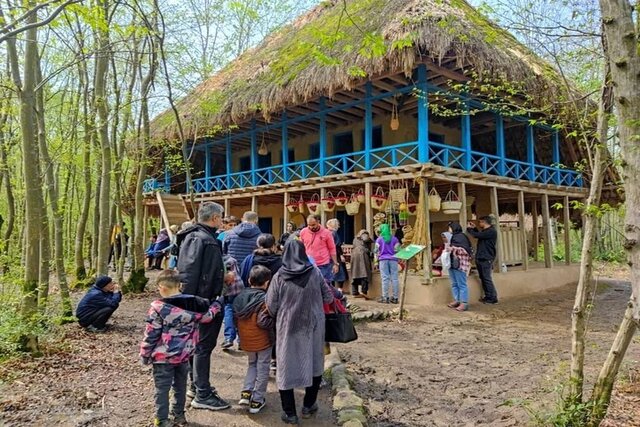استقبال گردشگران خارجی از سفر به گیلان استقبال گردشگران خارجی از سفر به گیلان