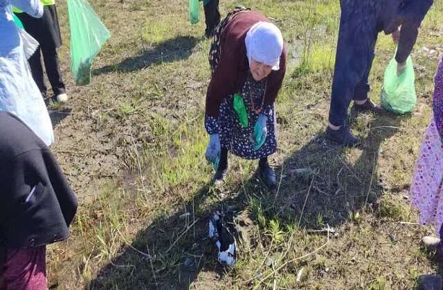 جمعآوری ۳ تن زباله در ساحل لمر اسالم