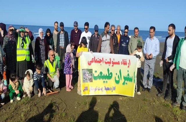 جمعآوری ۳ تن زباله در ساحل لمر اسالم