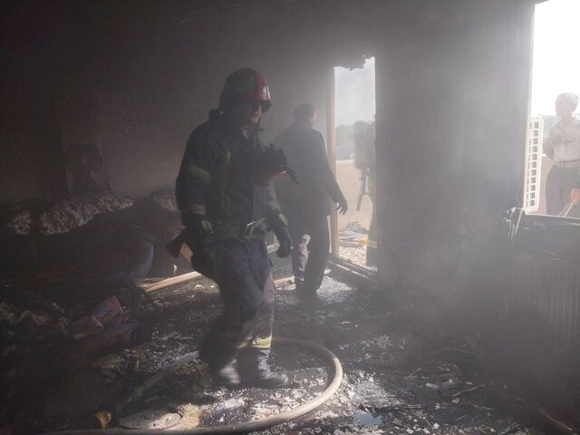 بازیگوشی نوه خانه مادربزرگ را به آتش کشید