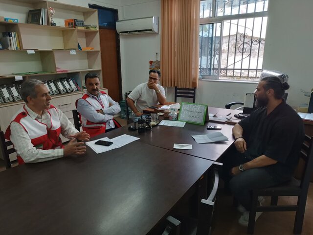 حضور نیروهای هلال احمر بندرانزلی در نقاط خطرآفرین ساحلی بندرانزلی