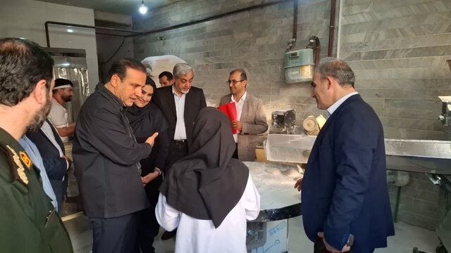 مردم گرانفروشی و احتکار صنوف را گزارش کنند/ توزیع آرد در بخشهای ساحلی مردم گرانفروشی و احتکار صنوف را گزارش کنند/ توزیع آرد در بخشهای ساحلی