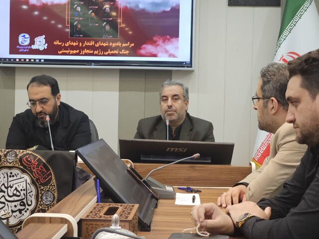 رسانه ها عرصه جنگ روایت ها را به دشمن واگذار نکنند
