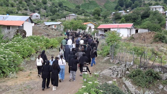 وحدت شیعه و سنی اهالی روستای <<داش‌دیبی طول>> گیلان در عزای حسینی