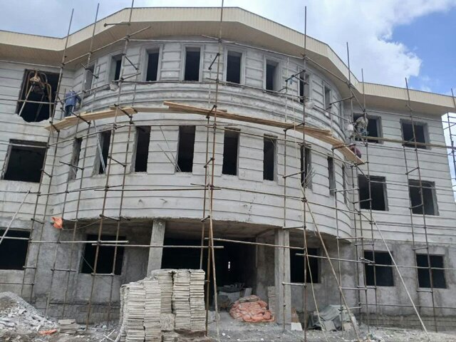 پیشرفت ۷۰ درصدی دبیرستان شهید شریفی اطاقوَر پس از سال‌ها بلاتکلیفی