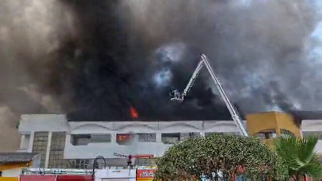 حدود ۹۰ درصد از آتشسوزی مجتمع ونوس منطقه آزاد انزلی مهار شد/ تا این لحظه تلفات جانی نداشتهایم حدود ۹۰ درصد از آتشسوزی مجتمع ونوس منطقه آزاد انزلی مهار شد/ تا این لحظه تلفات جانی نداشتهایم
