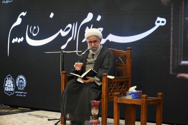 گفتمان امامت، گفتمان مقابله با تهدید، تحقیر و تسلیم است