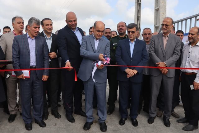یک واحد پرورش مرغ مادر گوشتی در بندرکیاشهر افتتاح شد