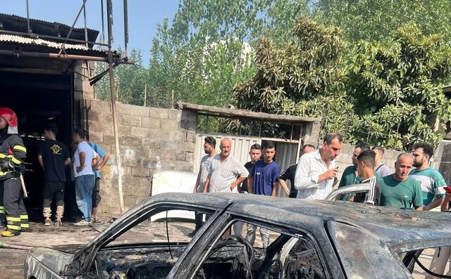 آتش‌سوزی در مکانیکی و صافکاری منجربه سوختن ۳ خودرو شد